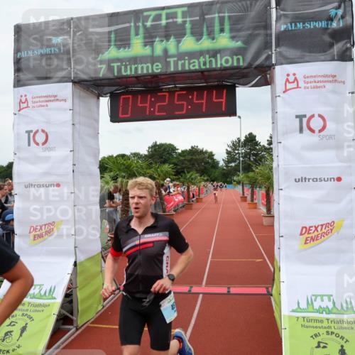 15.06.2025 - 7 Türme Triathlon Michael Strokosch http://msf.ph/oto/7991769 15.06.2025 14:25:44 Ziel 461, 1009 meine-sportfotos.de
