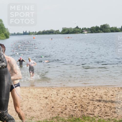 21.06.2025 - 27. Vierlanden-Triathlon MichiJ http://msf.ph/oto/7991822 15.06.2026 09:54:26 Schwimmen 253, 255, 261, 318, 337, 342, 354 meine-sportfotos.de