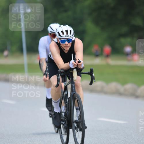 21.06.2025 - 27. Vierlanden-Triathlon H.Heesch http://msf.ph/oto/7991836 15.06.2025 11:57:38 Radfahren 655, 792, 798, 804, 858, 904, 954, 958 meine-sportfotos.de