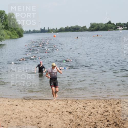 21.06.2025 - 27. Vierlanden-Triathlon MichiJ http://msf.ph/oto/7991838 15.06.2026 09:54:27 Schwimmen 253, 255, 261, 318, 342, 354 meine-sportfotos.de