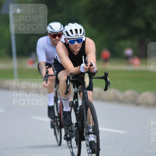 21.06.2025 - 27. Vierlanden-Triathlon H.Heesch http://msf.ph/oto/7991856 15.06.2025 11:57:38 Radfahren 655, 792, 798, 804, 858, 904, 954, 958 meine-sportfotos.de