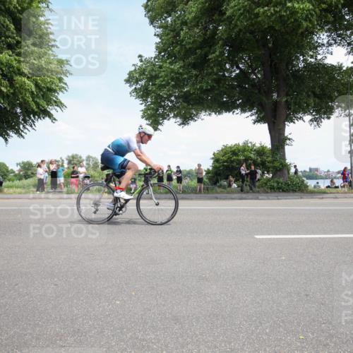 15.06.2025 - 7 Türme Triathlon Yannick Fuchs http://msf.ph/oto/7991860 15.06.2025 13:25:52 Radfahren 562, 734, 769, 855, 939 meine-sportfotos.de