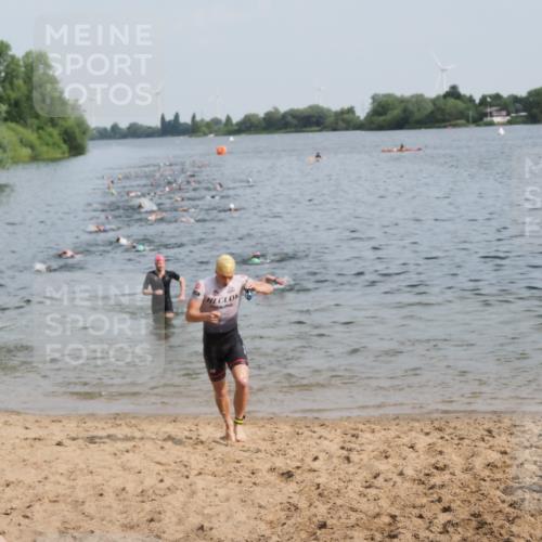 21.06.2025 - 27. Vierlanden-Triathlon MichiJ http://msf.ph/oto/7991861 15.06.2026 09:54:28 Schwimmen 253, 255, 261, 318, 342, 354 meine-sportfotos.de