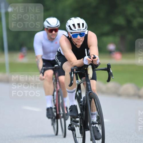 21.06.2025 - 27. Vierlanden-Triathlon H.Heesch http://msf.ph/oto/7991872 15.06.2025 11:57:39 Radfahren 655, 792, 798, 804, 833, 858, 904, 954, 958 meine-sportfotos.de