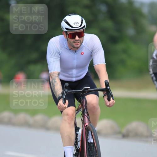 21.06.2025 - 27. Vierlanden-Triathlon H.Heesch http://msf.ph/oto/7991886 15.06.2025 11:57:39 Radfahren 655, 792, 798, 804, 833, 858, 904, 954, 958 meine-sportfotos.de