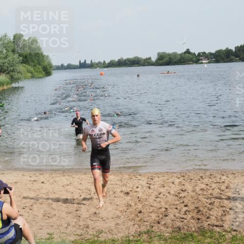 21.06.2025 - 27. Vierlanden-Triathlon MichiJ http://msf.ph/oto/7991903 15.06.2026 09:54:29 Schwimmen 253, 255, 261, 262, 318, 342, 354 meine-sportfotos.de