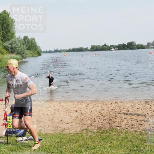 21.06.2025 - 27. Vierlanden-Triathlon MichiJ http://msf.ph/oto/7991957 15.06.2026 09:54:31 Schwimmen 253, 255, 261, 262, 318, 354 meine-sportfotos.de