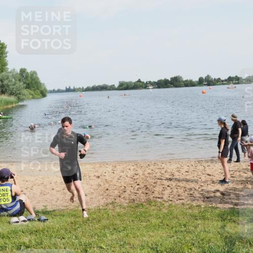 21.06.2025 - 27. Vierlanden-Triathlon MichiJ http://msf.ph/oto/7992008 15.06.2026 09:54:34 Schwimmen 262, 294, 318, 354 meine-sportfotos.de