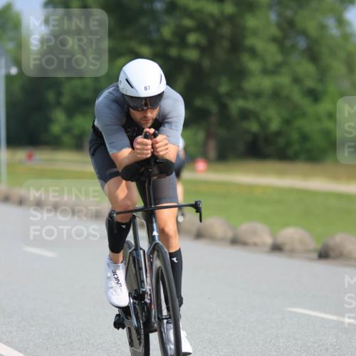 15.06.2025 - 27. Vierlanden-Triathlon H.Heesch http://msf.ph/oto/7992024 15.06.2025 10:04:59 Radfahren 87, 147, 276 meine-sportfotos.de