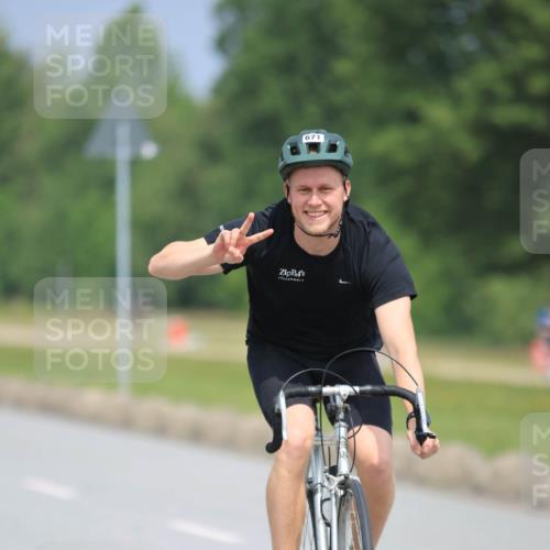 21.06.2025 - 27. Vierlanden-Triathlon H.Heesch http://msf.ph/oto/7992029 15.06.2025 11:58:12 Radfahren 652, 671, 772, 824 meine-sportfotos.de