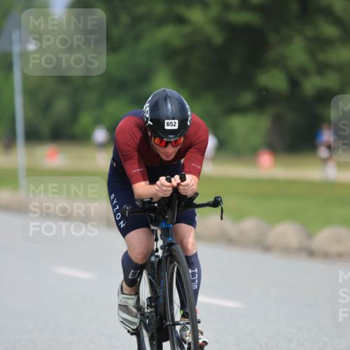 21.06.2025 - 27. Vierlanden-Triathlon H.Heesch http://msf.ph/oto/7992046 15.06.2025 11:58:16 Radfahren 652, 671, 772, 824 meine-sportfotos.de