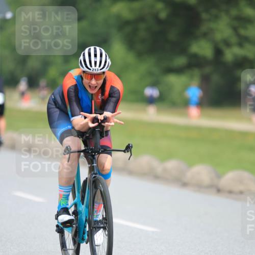 21.06.2025 - 27. Vierlanden-Triathlon H.Heesch http://msf.ph/oto/7992062 15.06.2025 11:58:39 Radfahren 213, 682, 771, 861, 927, 963 meine-sportfotos.de