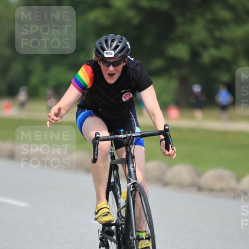 21.06.2025 - 27. Vierlanden-Triathlon H.Heesch http://msf.ph/oto/7992082 15.06.2025 11:58:42 Radfahren 213, 682, 771, 861, 927, 963 meine-sportfotos.de