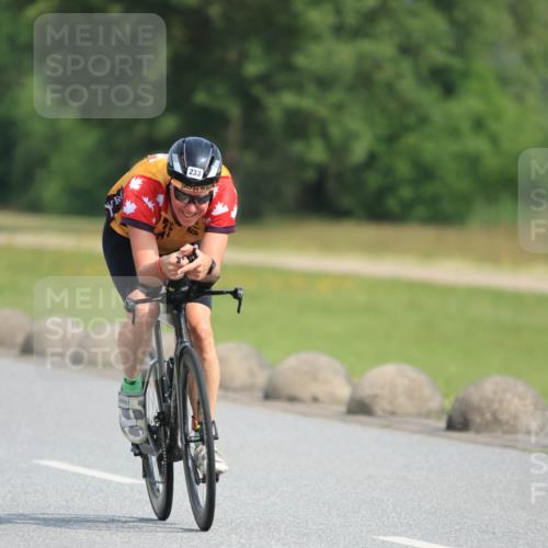 15.06.2025 - 27. Vierlanden-Triathlon H.Heesch http://msf.ph/oto/7992083 15.06.2025 10:05:52 Radfahren 81, 185, 233, 320, 353 meine-sportfotos.de