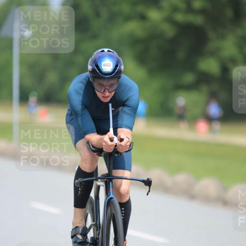 21.06.2025 - 27. Vierlanden-Triathlon H.Heesch http://msf.ph/oto/7992099 15.06.2025 11:58:46 Radfahren 682, 771, 856, 861, 963 meine-sportfotos.de