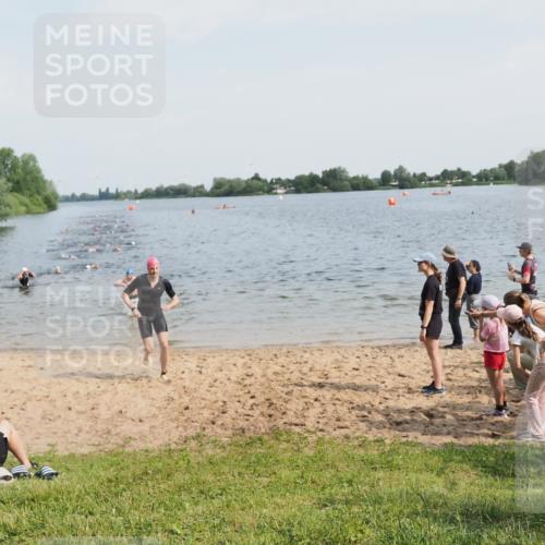 21.06.2025 - 27. Vierlanden-Triathlon MichiJ http://msf.ph/oto/7992101 15.06.2026 09:54:36 Schwimmen 262, 294, 318, 354 meine-sportfotos.de