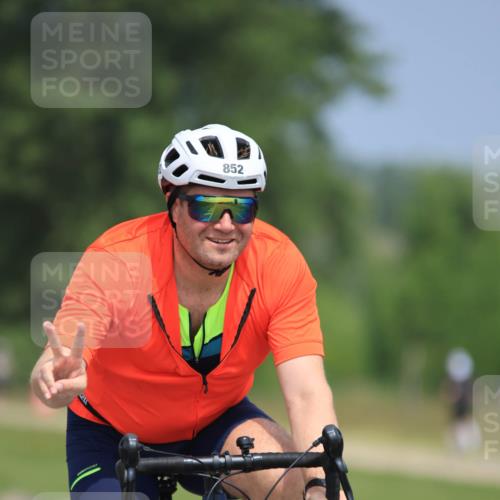 21.06.2025 - 27. Vierlanden-Triathlon H.Heesch http://msf.ph/oto/7992106 15.06.2025 11:58:56 Radfahren 852, 856 meine-sportfotos.de