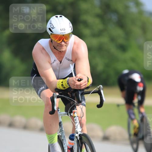 15.06.2025 - 27. Vierlanden-Triathlon H.Heesch http://msf.ph/oto/7992107 15.06.2025 10:06:02 Radfahren 38, 115, 180, 185, 300, 330, 343 meine-sportfotos.de