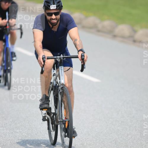 21.06.2025 - 27. Vierlanden-Triathlon H.Heesch http://msf.ph/oto/7992145 15.06.2025 11:59:36 Radfahren 661, 672, 719, 757, 811, 921 meine-sportfotos.de