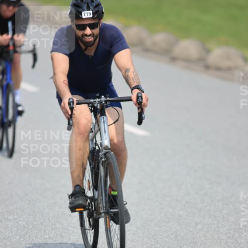 21.06.2025 - 27. Vierlanden-Triathlon H.Heesch http://msf.ph/oto/7992148 15.06.2025 11:59:36 Radfahren 661, 672, 719, 757, 811, 921 meine-sportfotos.de