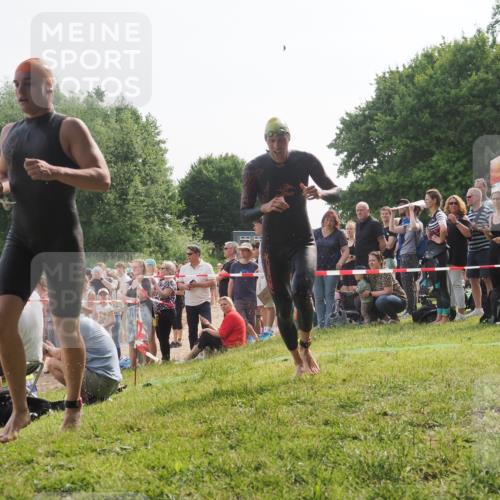 15.06.2025 - 27. Vierlanden-Triathlon KatJ http://msf.ph/oto/7992168 15.06.2025 09:52:07 Schwimmen 282, 288, 292 meine-sportfotos.de