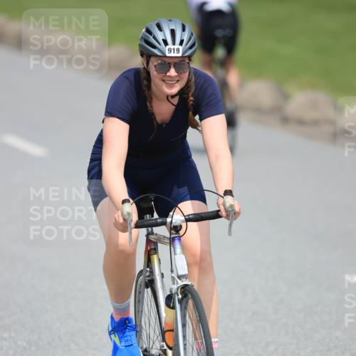 21.06.2025 - 27. Vierlanden-Triathlon H.Heesch http://msf.ph/oto/7992177 15.06.2025 11:59:49 Radfahren 891, 919 meine-sportfotos.de