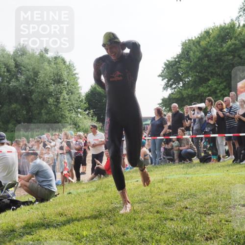 15.06.2025 - 27. Vierlanden-Triathlon KatJ http://msf.ph/oto/7992179 15.06.2025 09:52:08 Schwimmen 282, 288, 292 meine-sportfotos.de