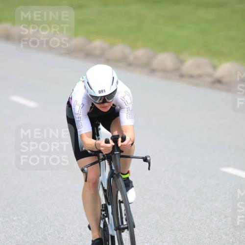 21.06.2025 - 27. Vierlanden-Triathlon H.Heesch http://msf.ph/oto/7992185 15.06.2025 11:59:56 Radfahren 776, 891 meine-sportfotos.de