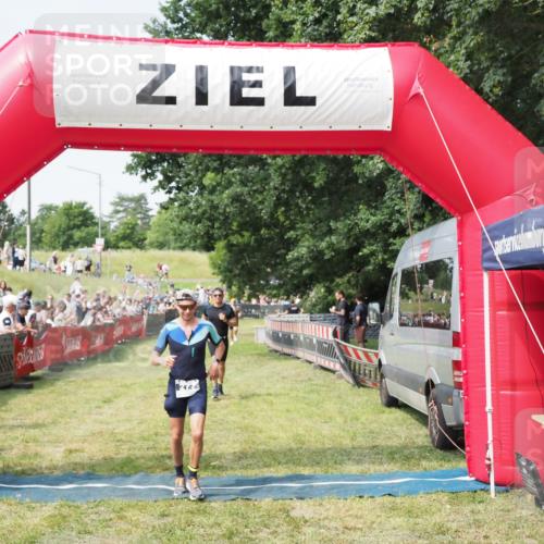 21.06.2025 - 27. Vierlanden-Triathlon MichiJ http://msf.ph/oto/7992186 15.06.2026 11:14:48 Ziel 277, 464 meine-sportfotos.de