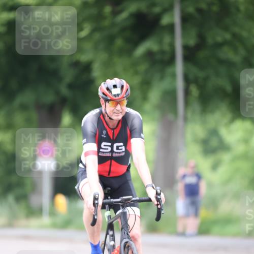 15.06.2025 - 7 Türme Triathlon Yannick Fuchs http://msf.ph/oto/7992195 15.06.2025 11:59:57 Radfahren  meine-sportfotos.de