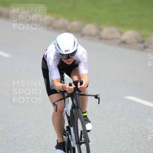 21.06.2025 - 27. Vierlanden-Triathlon H.Heesch http://msf.ph/oto/7992199 15.06.2025 11:59:56 Radfahren 776, 891 meine-sportfotos.de