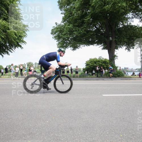 15.06.2025 - 7 Türme Triathlon Yannick Fuchs http://msf.ph/oto/7992203 15.06.2025 13:26:48 Radfahren 672, 760, 1071, 1153 meine-sportfotos.de