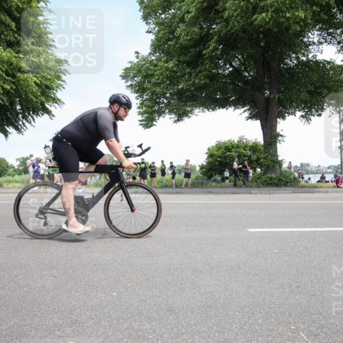 15.06.2025 - 7 Türme Triathlon Yannick Fuchs http://msf.ph/oto/7992228 15.06.2025 13:26:54 Radfahren 672, 760, 998 meine-sportfotos.de
