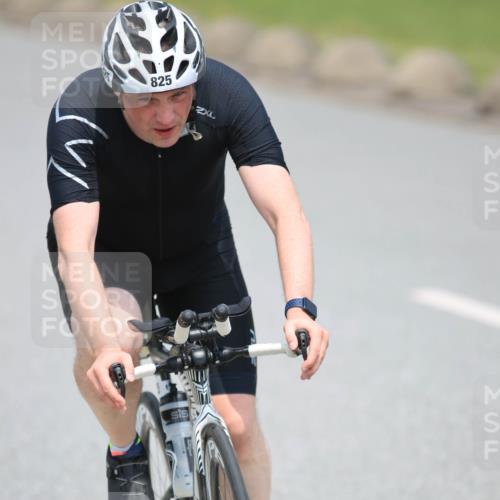 21.06.2025 - 27. Vierlanden-Triathlon H.Heesch http://msf.ph/oto/7992250 15.06.2025 12:00:08 Radfahren 785, 825 meine-sportfotos.de