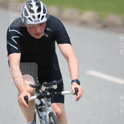 21.06.2025 - 27. Vierlanden-Triathlon H.Heesch http://msf.ph/oto/7992260 15.06.2025 12:00:08 Radfahren 785, 825 meine-sportfotos.de