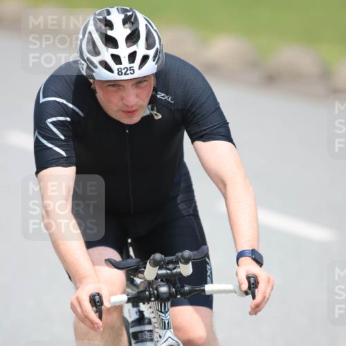 21.06.2025 - 27. Vierlanden-Triathlon H.Heesch http://msf.ph/oto/7992271 15.06.2025 12:00:08 Radfahren 785, 825 meine-sportfotos.de
