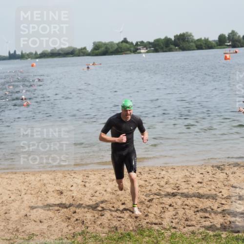21.06.2025 - 27. Vierlanden-Triathlon MichiJ http://msf.ph/oto/7992280 15.06.2026 09:54:48 Schwimmen 294, 297, 319, 361 meine-sportfotos.de