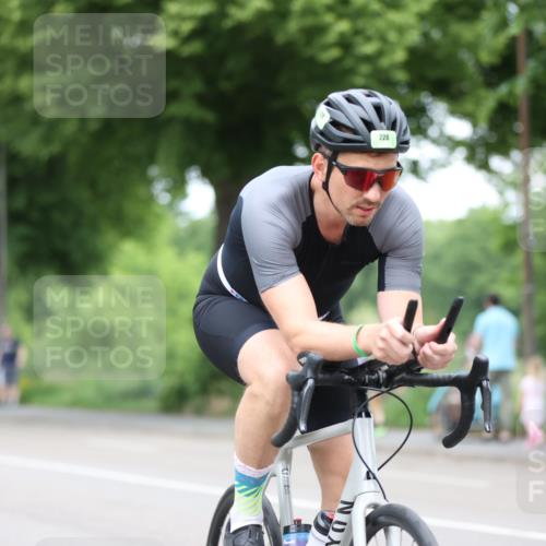 15.06.2025 - 7 Türme Triathlon Yannick Fuchs http://msf.ph/oto/7992286 15.06.2025 12:00:59 Radfahren 213, 228 meine-sportfotos.de