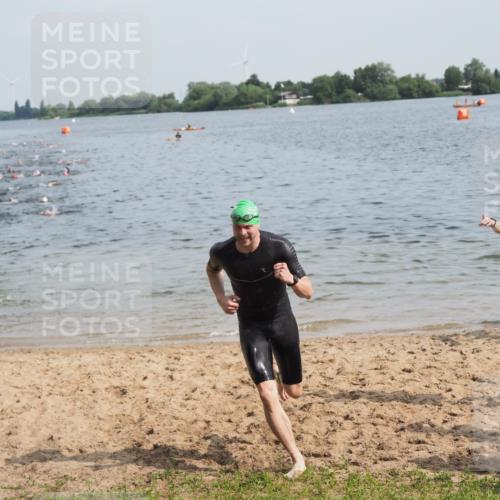 21.06.2025 - 27. Vierlanden-Triathlon MichiJ http://msf.ph/oto/7992310 15.06.2026 09:54:48 Schwimmen 294, 297, 319, 361 meine-sportfotos.de