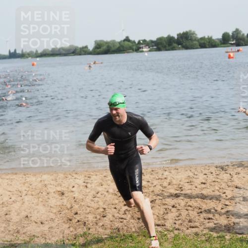 21.06.2025 - 27. Vierlanden-Triathlon MichiJ http://msf.ph/oto/7992325 15.06.2026 09:54:48 Schwimmen 294, 297, 319, 361 meine-sportfotos.de