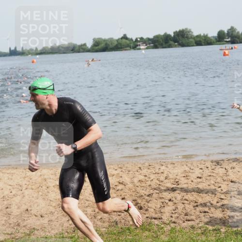 21.06.2025 - 27. Vierlanden-Triathlon MichiJ http://msf.ph/oto/7992359 15.06.2026 09:54:49 Schwimmen 297, 319, 361 meine-sportfotos.de