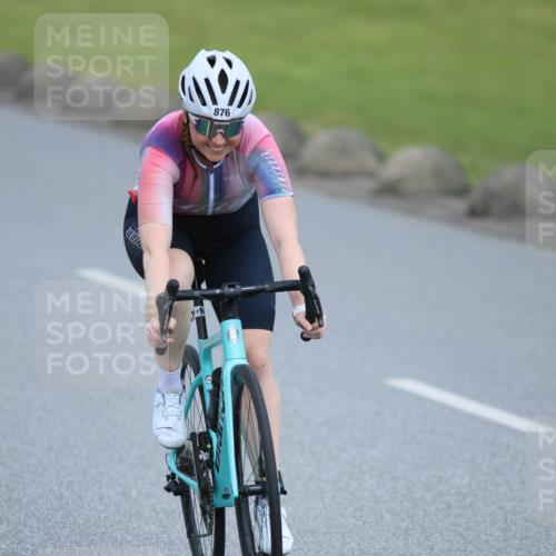 21.06.2025 - 27. Vierlanden-Triathlon H.Heesch http://msf.ph/oto/7992361 15.06.2025 12:02:33 Radfahren 219, 876, 944 meine-sportfotos.de