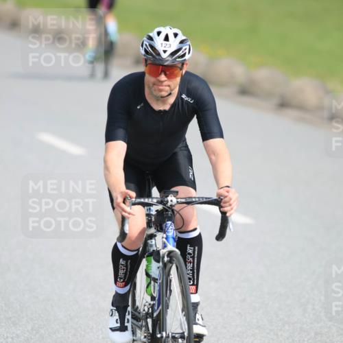 15.06.2025 - 27. Vierlanden-Triathlon H.Heesch http://msf.ph/oto/7992368 15.06.2025 10:12:01 Radfahren 123, 161, 425 meine-sportfotos.de
