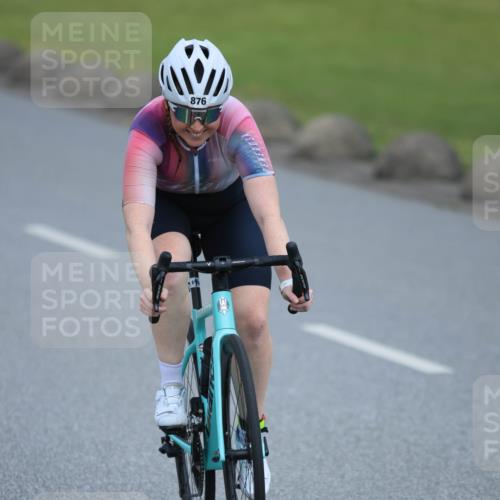 21.06.2025 - 27. Vierlanden-Triathlon H.Heesch http://msf.ph/oto/7992372 15.06.2025 12:02:33 Radfahren 219, 876, 944 meine-sportfotos.de