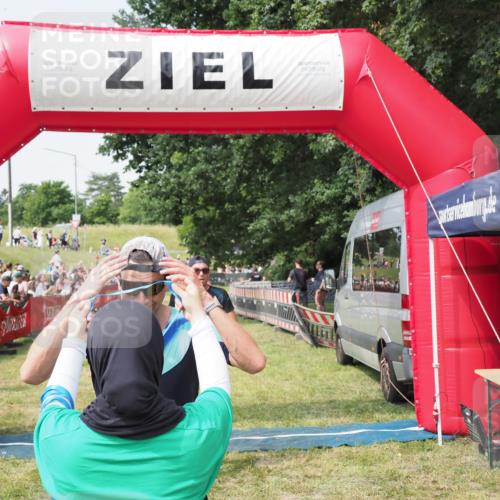 21.06.2025 - 27. Vierlanden-Triathlon MichiJ http://msf.ph/oto/7992380 15.06.2026 11:14:51 Ziel 277, 464 meine-sportfotos.de