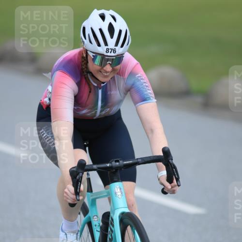 21.06.2025 - 27. Vierlanden-Triathlon H.Heesch http://msf.ph/oto/7992397 15.06.2025 12:02:34 Radfahren 219, 876, 944 meine-sportfotos.de