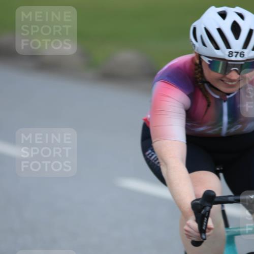 21.06.2025 - 27. Vierlanden-Triathlon H.Heesch http://msf.ph/oto/7992408 15.06.2025 12:02:34 Radfahren 219, 876, 944 meine-sportfotos.de