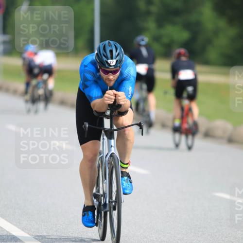 15.06.2025 - 27. Vierlanden-Triathlon H.Heesch http://msf.ph/oto/7992433 15.06.2025 10:15:36 Radfahren 27, 36, 378, 414, 440 meine-sportfotos.de