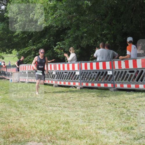 21.06.2025 - 27. Vierlanden-Triathlon KatJ http://msf.ph/oto/7992465 15.06.2025 12:30:41 Ziel 871 meine-sportfotos.de