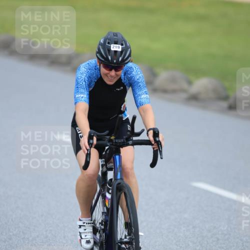 21.06.2025 - 27. Vierlanden-Triathlon H.Heesch http://msf.ph/oto/7992475 15.06.2025 12:02:37 Radfahren 219, 815, 834, 888, 944 meine-sportfotos.de
